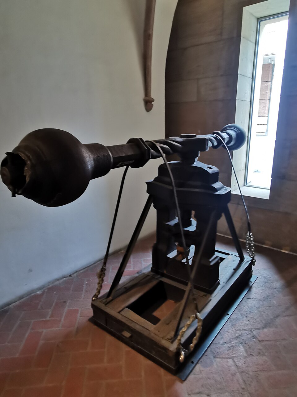 A coining screw press at the Germanisches Nationalmuseum, Nuremberg: the weighted bar swings the screw down to strike the blank between two dies in one blow.