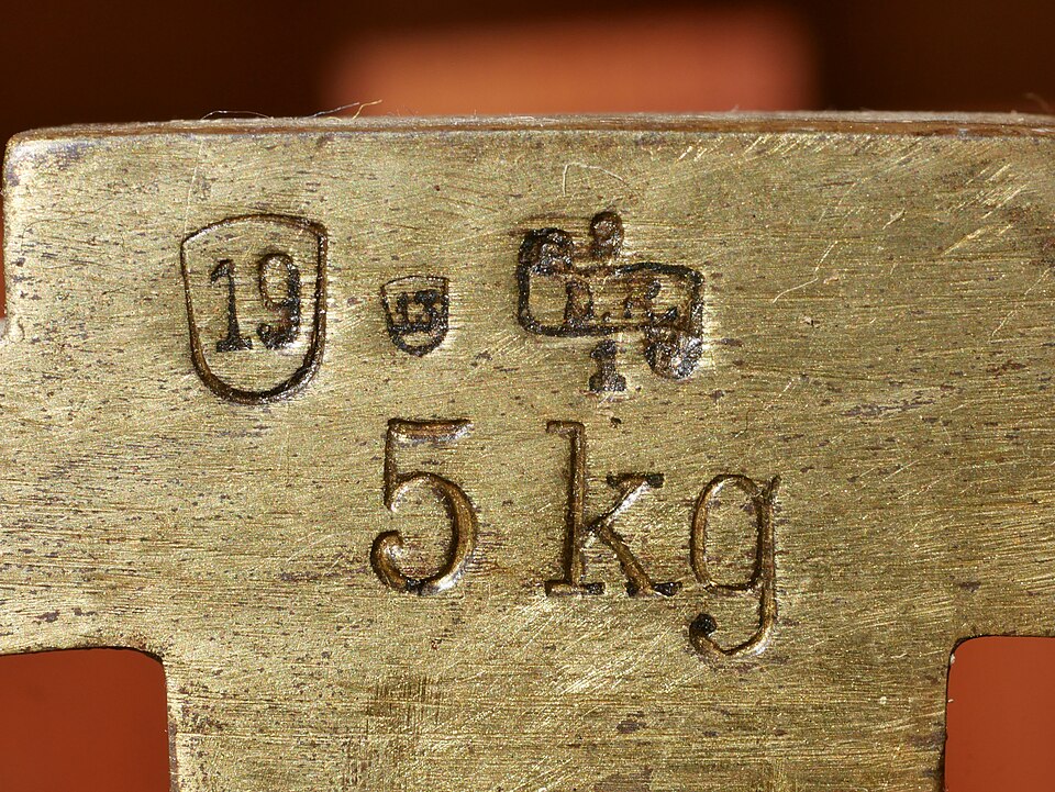 Verification marks struck into the beam beside its 5 kg capacity: the German Reich mark with the numbers of the Dortmund verification district and office, and, in a shield, the year until which the verification was valid.