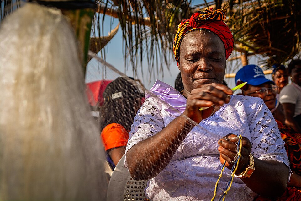 Knotting net by hand in Ibeno, Nigeria. Mesh size and hanging ratio are both decided at this stage.