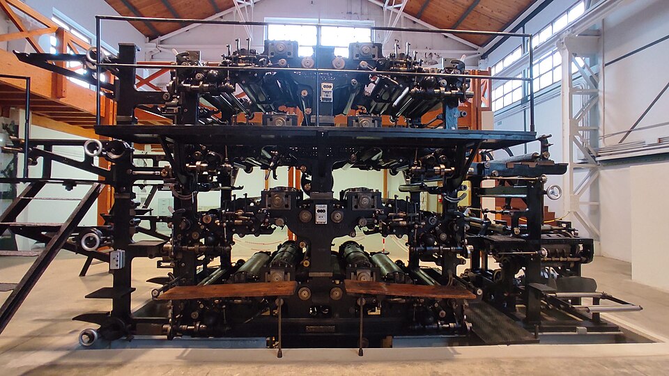 The rotary press of the Basque daily newspaper Euzkadi, preserved in the Orconera building at Lutxana.