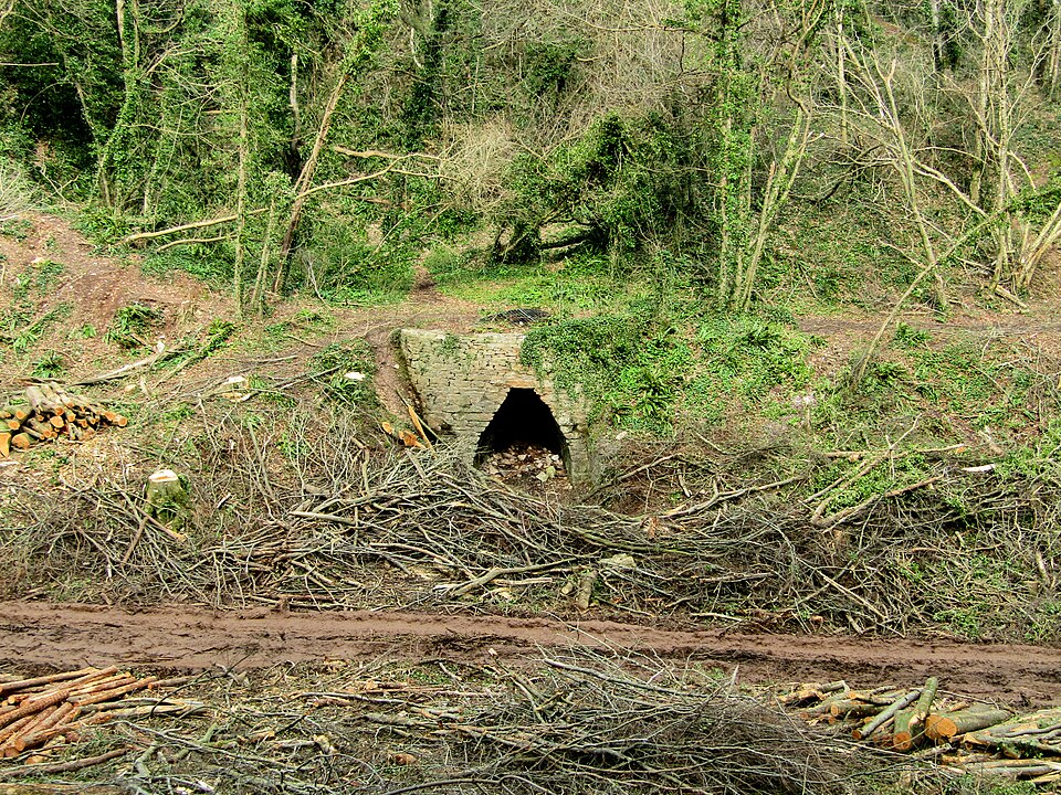 A stone draw kiln cut into a bank — mortar, plaster and clean water all start here.