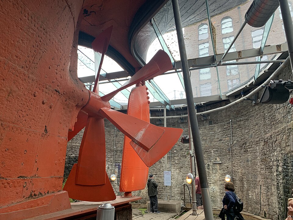 The screw propeller of the SS Great Britain in its dry dock in Bristol: the ship of 1843 that joined an iron hull to a screw for ocean service.