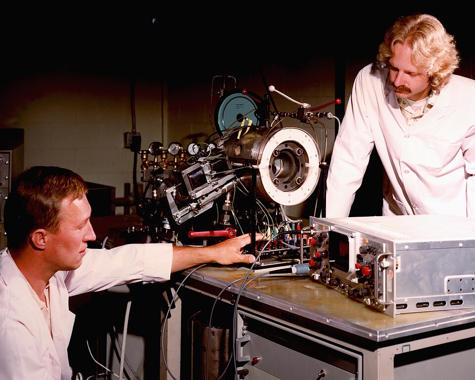 An experiment on a bench. The controlled comparison is the machine that makes reliable knowledge.